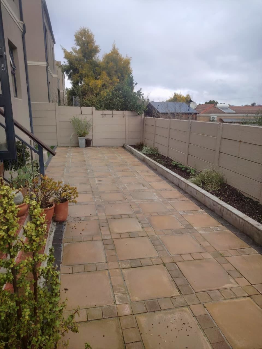3 Bedroom Property for Sale in The Crest Western Cape